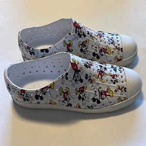 Native Mickey Mouse Shoes boys size 2 (Size J2)